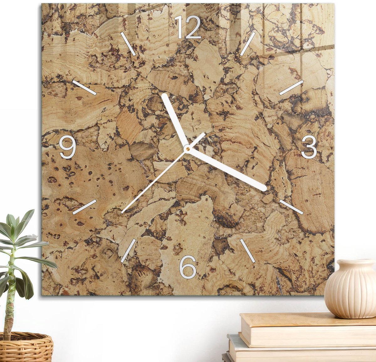 ArtPrintCave Beige Glazen Klok - 30x30 cm - Wandklok Vierkant - Kurkpatroon Unieke Klok - Natuur Stille Wandklok - Witte Klokwijzers
