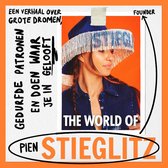 Vrouw met blauwe hoed met franjes en pailletten. Tekst: 'The world of Pien Stieglitz, Founder'.