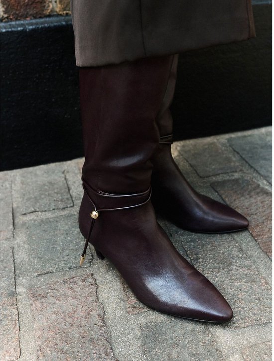 Next - Dames - Forever Comfort® kniehoge laarzen met beugel en spits neus - Rood