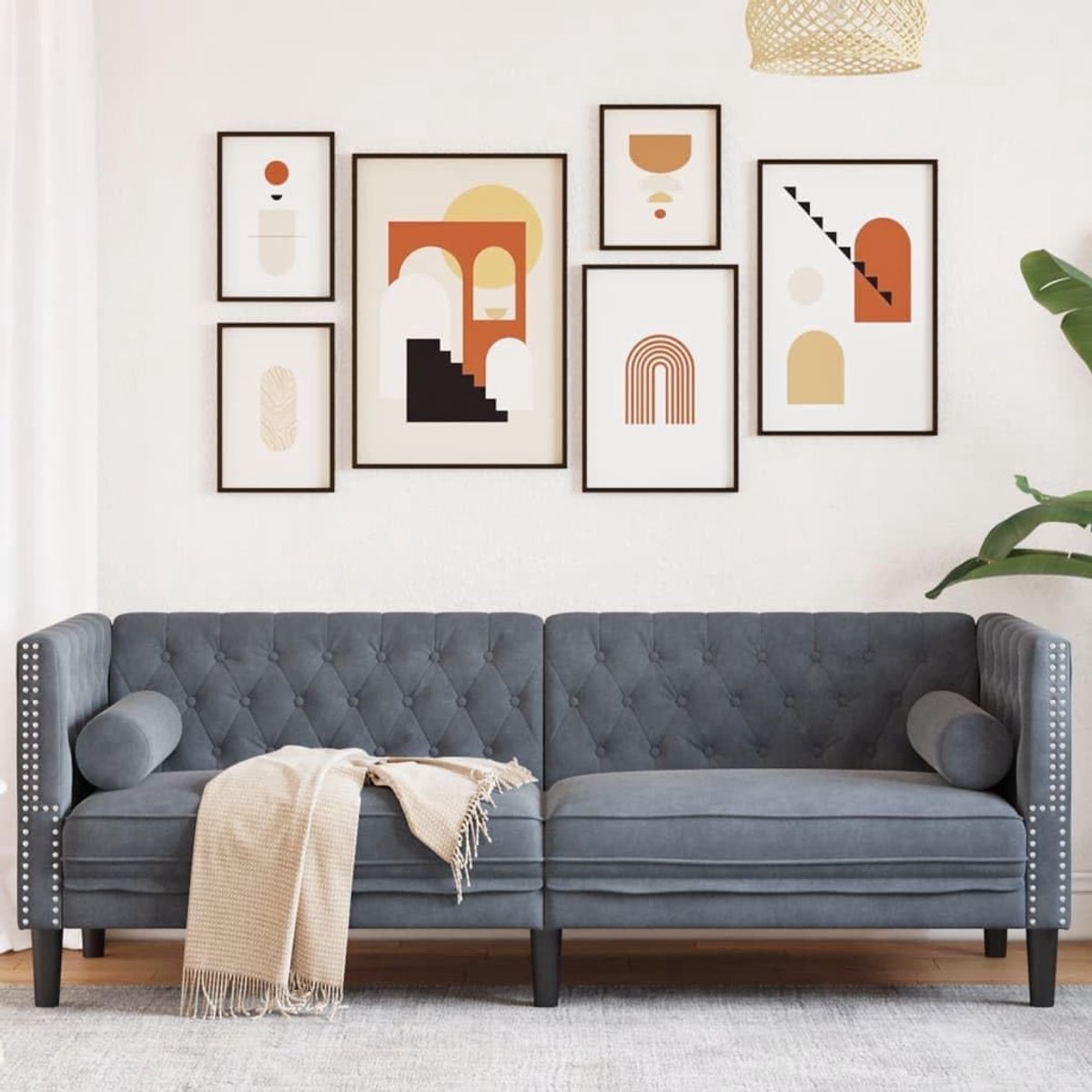 Grijze 3-zits Chesterfield-bank met nekrol en fluwelen bekleding voor woonkamer en eetkamer - comfortabel gestoffeerde meubels met klassiek design