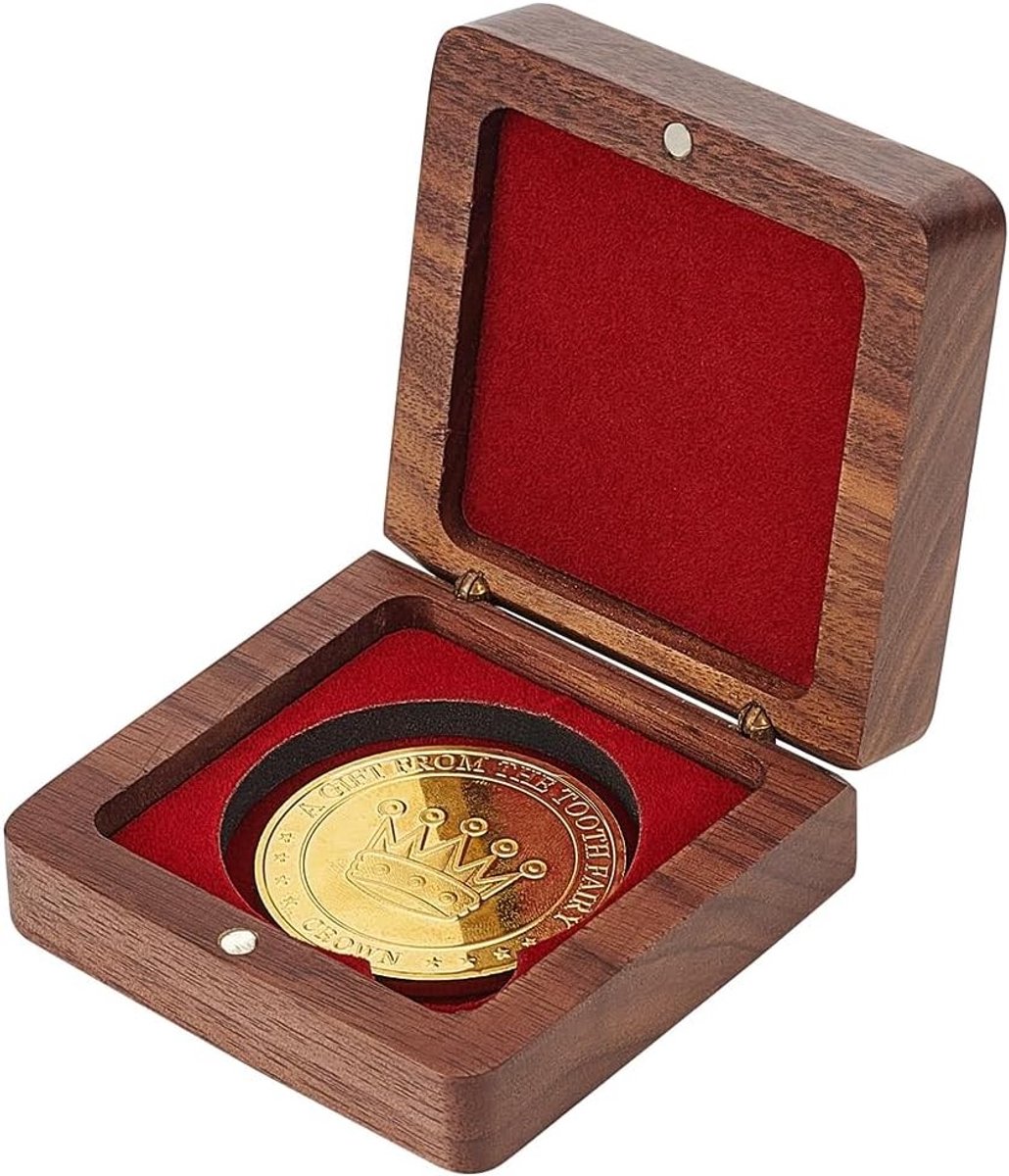 Unieke Houten Medaille Opbergdoos met Donkerrode Fluwelen Binnenkant en Magnetische Sluiting voor Medailles en Herinneringen