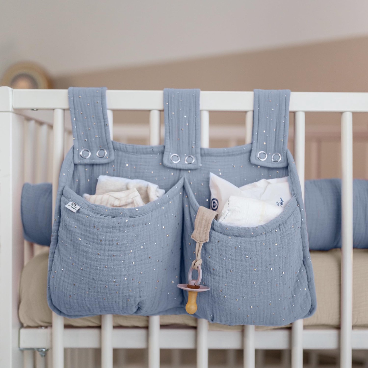 LILIMAUS Bed organizer voor kinderbed met gouden details - hangend bedtasje met 2 vakken - mousseline katoen - blauw