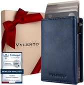 Blauwe leren pasjeshouder met kaarten in een luxe cadeauverpakking en kwaliteitskeurmerk.