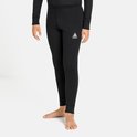 Kind draagt een zwarte thermobroek met Odlo-logo op de heup.