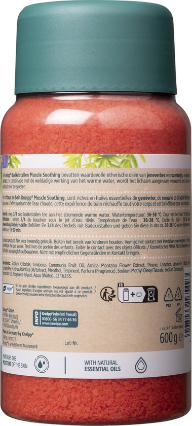 Achterkant fles Kneipp Badkristallen Muscle Soothing met ingrediëntenlijst, gebruiksaanwijzing en 600g vermelding.
