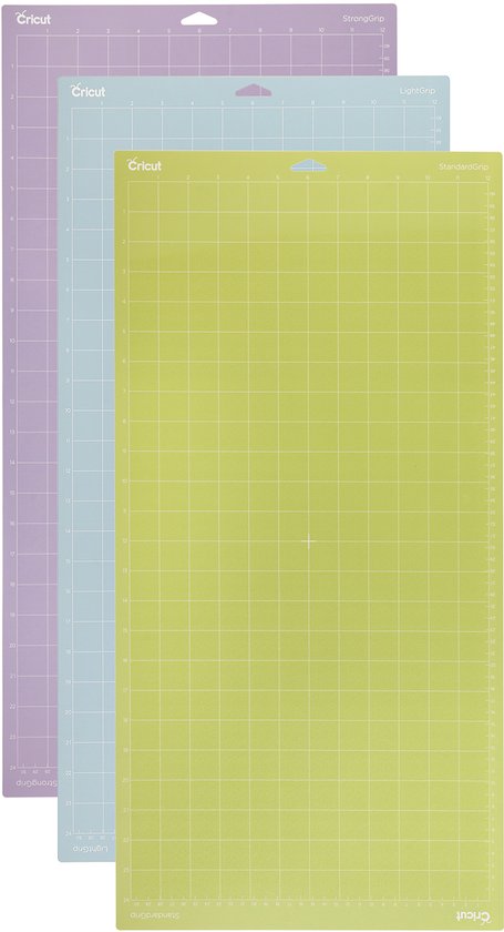Drie Cricut snijmatten van 30x60 cm in paars (StrongGrip), blauw (LightGrip) en groen (StandardGrip) met raster.