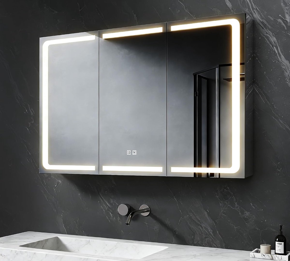 Spiegelkast badkamer 100x60x13cm badkamerkast met 3 glazen deuren, 3 mm kopervrije cosmetische spiegel, verstelbare planken, roestvrij staal, anti-condens, stopcontact (zilver)