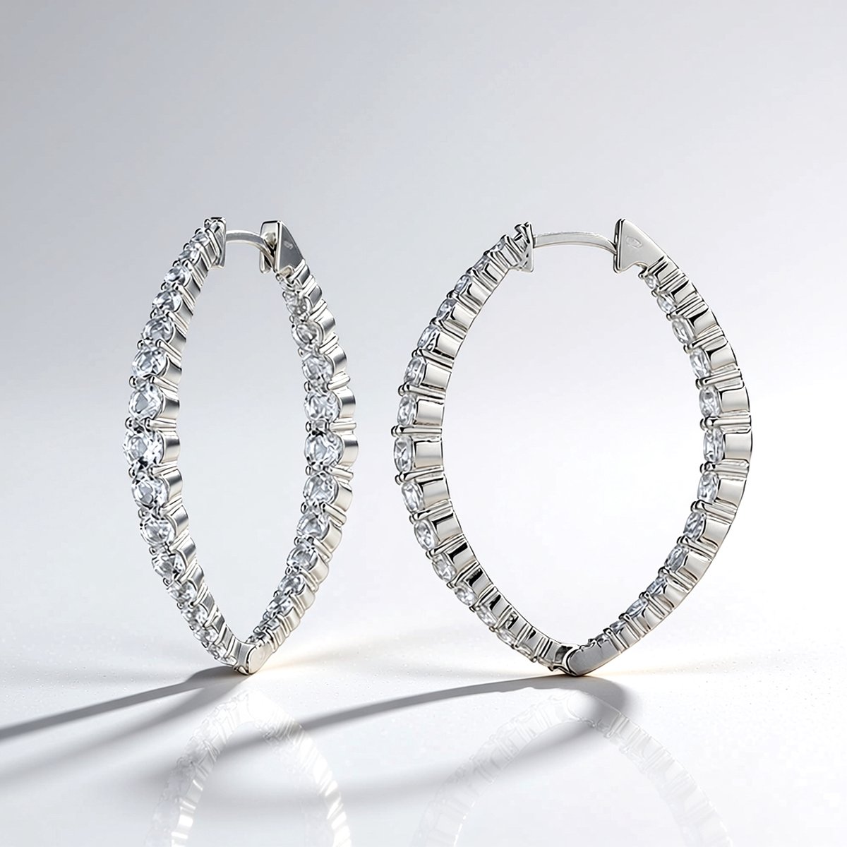 Cavill - 925 Sterling Zilveren Oorbellen - 3,83 Ct Witte Topaas Rondgeslepen - 36 mm Ovale Hoepel Oorbellen - Luxe, Elegante Zilveren Oorbellen Dames