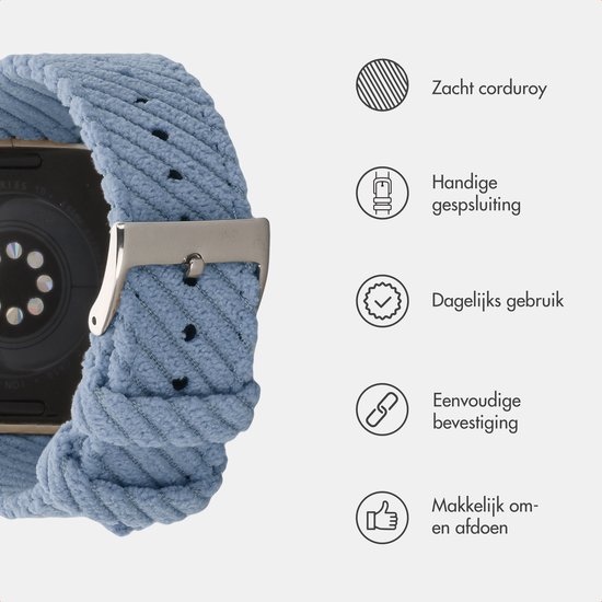 Details van lichtblauw corduroy Apple Watch bandje: zacht, gesp, dagelijks gebruik.
