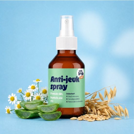 Pure Bob Anti-jeuk spray fles omringd door kamille, aloë vera en haver.