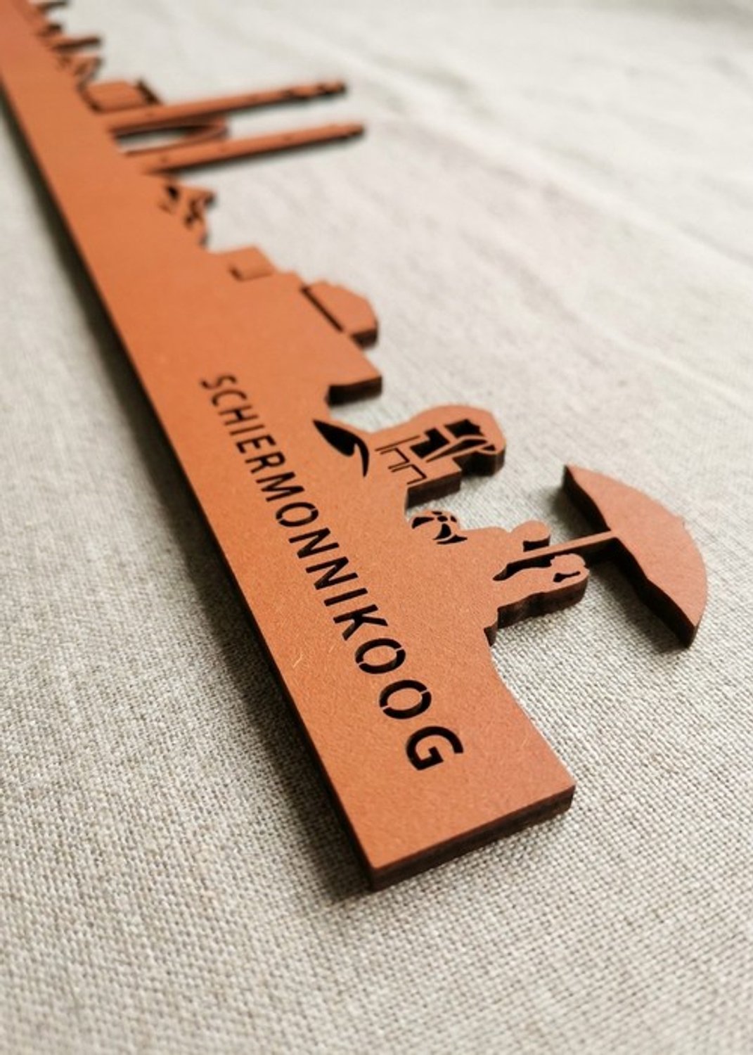 Houten Skyline Schiermonnikoog | Wanddecoratie voor aan de muur | Oranje MDF | 100 x 20 cm