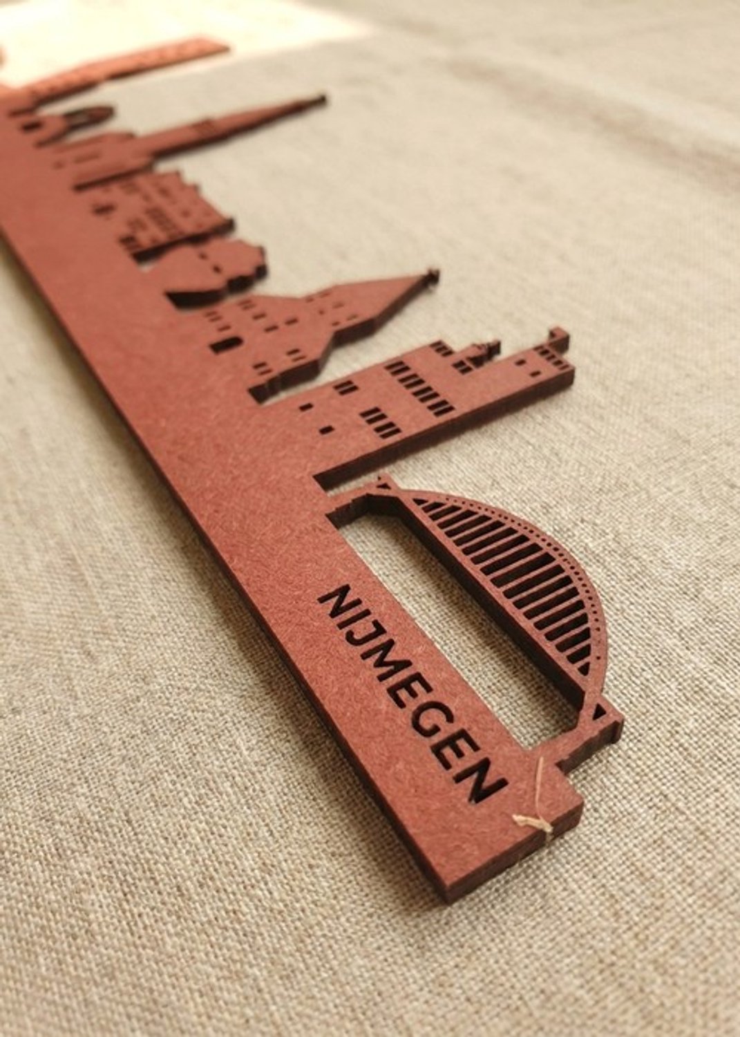 Houten Skyline Nijmegen | Wanddecoratie voor aan de muur | Rood MDF | 100 x 20 cm