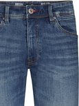 Blauwe Petrol Industries Russel jeans met koperkleurige stiksels, knoopsluiting en maat W32 L32 label aan de binnenkant.