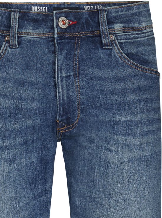 Blauwe Petrol Industries Russel jeans met koperkleurige stiksels, knoopsluiting en maat W32 L32 label aan de binnenkant.