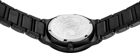Achterkant van een zwart horloge met "Full Titanium" en waterbestendigheid 10 ATM.