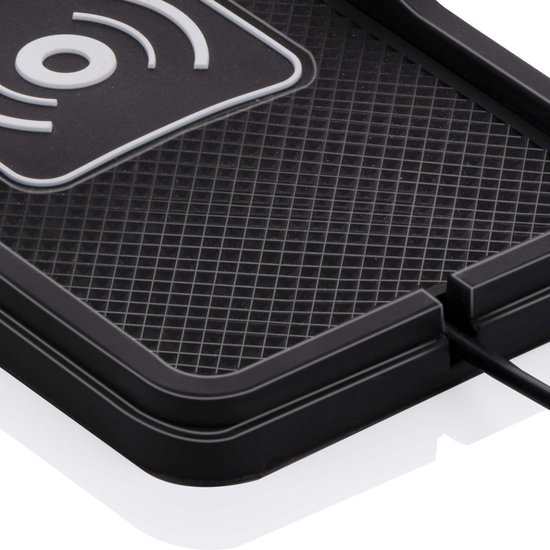 Detailopname van de zwarte, antislip telefoonhouder met draadloos laad-icoon.