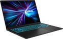 Zwarte ASUS laptop, schuin van voren gezien, met verlicht toetsenbord en scherm.