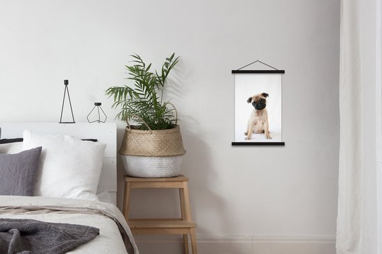 Puppy devant une affiche textielposter fond blanc lattes noir 40x60 cm