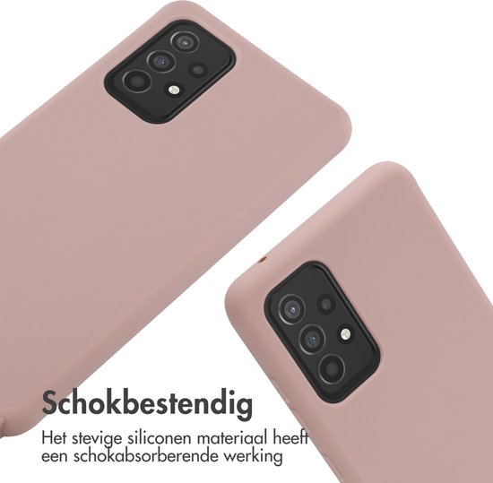 Deux étuis de téléphone rose pâle, en matériau silicone.