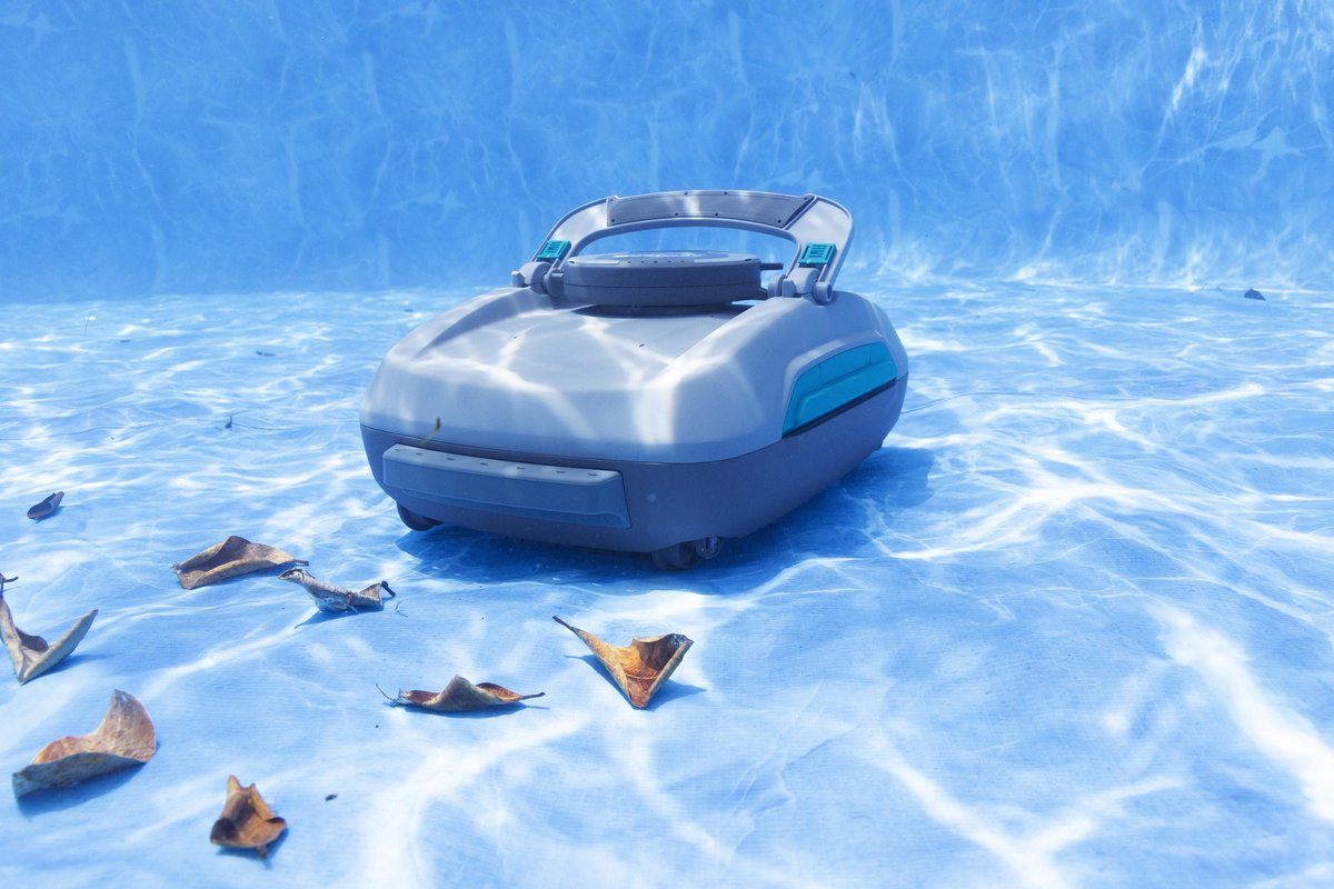 Bestway AquaTronix Pro G300 Pool Robot with Skimmer