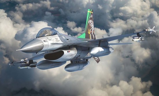 KINETIC K48161 F-16A THAI AF avec kit IRIS-T à l'échelle 1:48