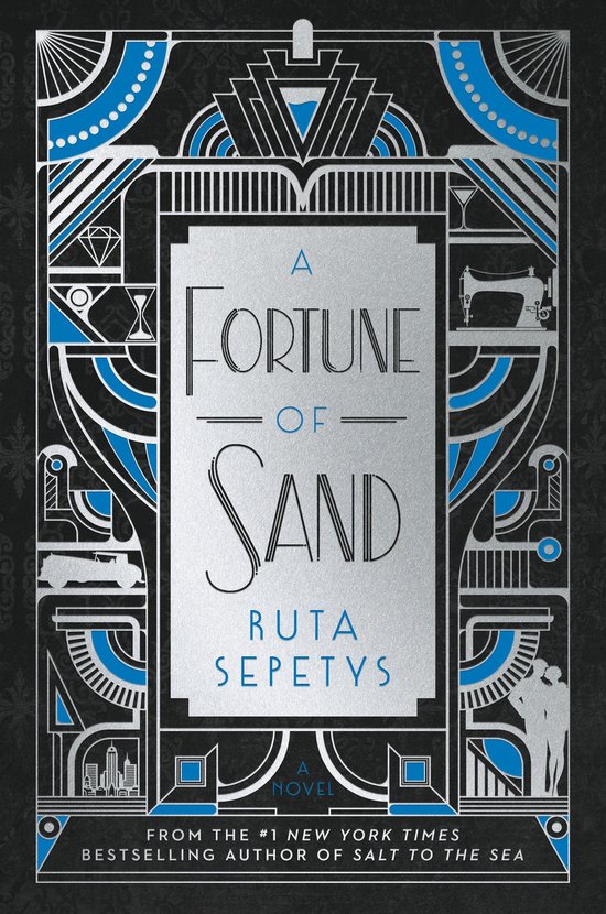 Boekhoes 'A Fortune of Sand' met art deco-details in zilver en blauw. Tekst: A FORTUNE OF SAND RUTA SEPETYS.
