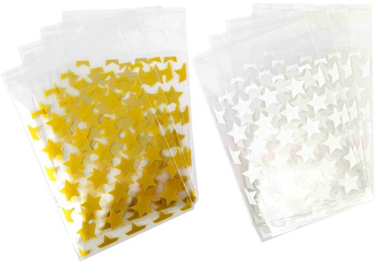 Stapel transparante uitdeelzakjes, links met gele sterren, rechts met witte sterren.