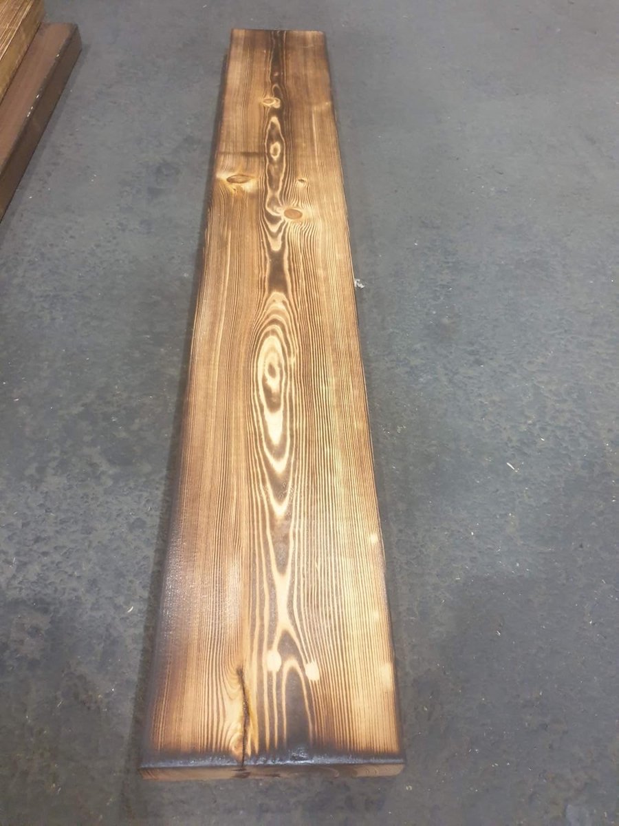 Grote Gevlamde Houten Plank 100x14.5x3 cm - Decoratief Rustiek Naaldhout voor Kasten en DIY Projecten