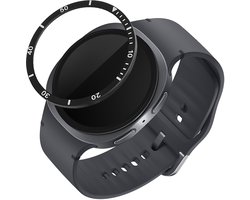 kwmobile Beschermende Ring geschikt voor Samsung Galaxy Watch 8 (44mm) Fitness Tracker - Bezel Ring voor smartwatch - Beschermring voor smartwatch in zwart / zilver.