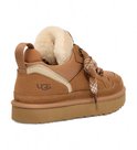 Bruine UGG sneaker met suède, teddyvoering, stoffen accenten en ruitjes veter.