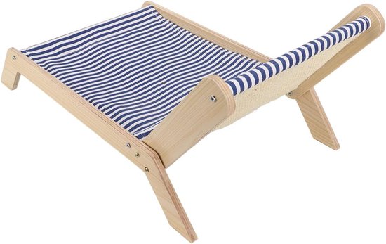 Het Schillen Van Rode Uien Op Een Houten Snijplank Met Een Keukenmes Dicht Bij Elkaar Snijplank Dat De Troepenmacht Maakt 187229970