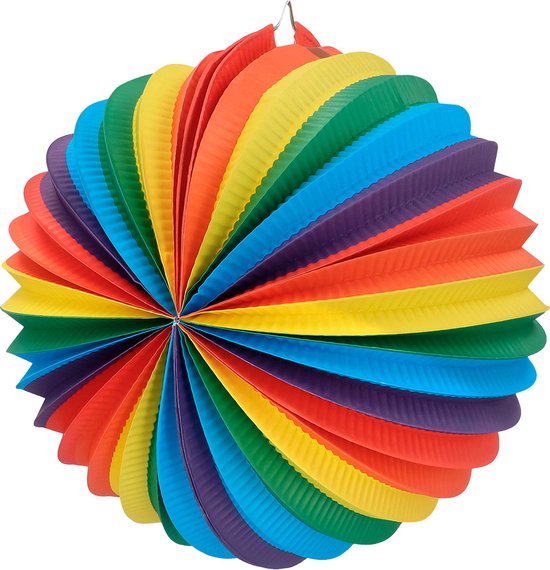 Gekleurde papieren lampion in regenboogkleuren rood, oranje, geel, groen, blauw en paars.