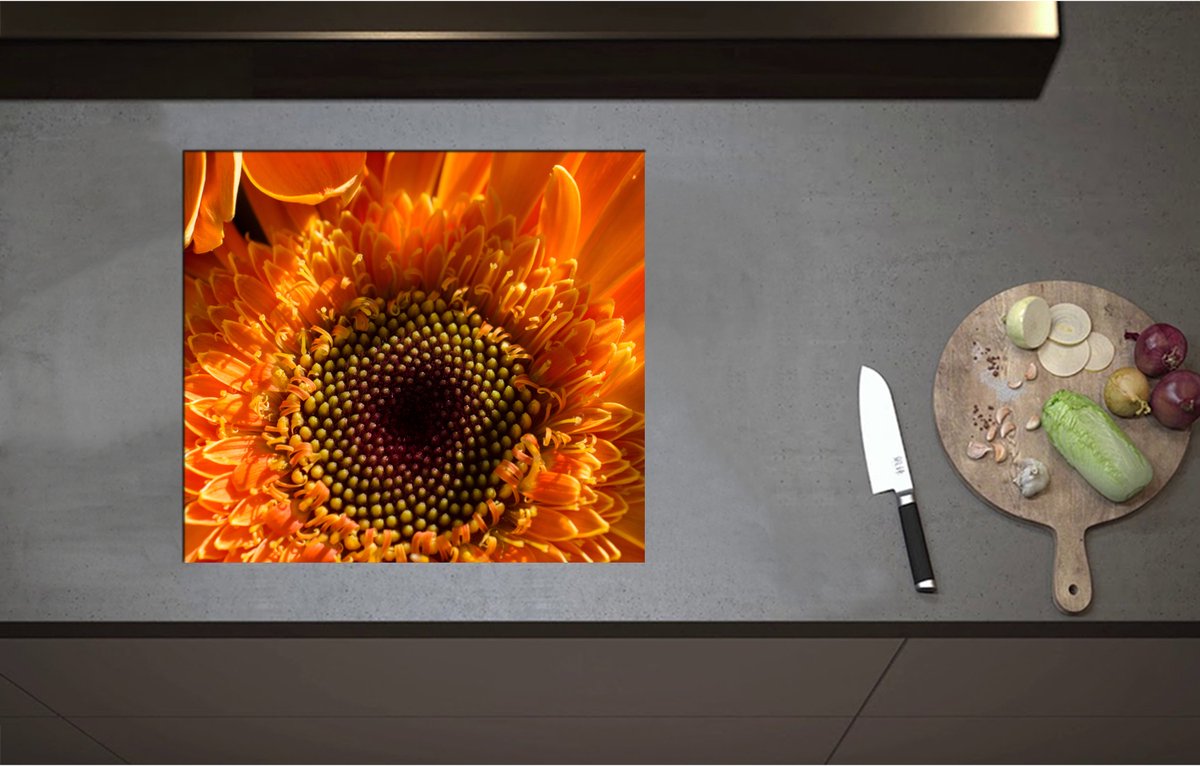 Inductieplaat Beschermer - Binnenkant van Bloeiend Feloranje Bloem - 58x52 cm - 2 mm Dik - Inductie Beschermer - Bescherming Inductiekookplaat - Kookplaat Beschermer van Zwart Vinyl