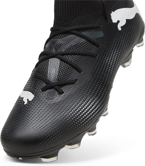 Puma Future 7 Match FG/AG en noir.