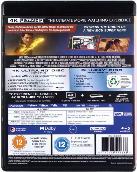 Achterkant van de Shang-Chi 4K UHD Blu-ray hoes. Bevat afbeeldingen van Simu Liu en tekst over de film.