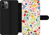 Bookcase Geschikt voor iPhone 11 Pro telefoonhoesje - Bloem - Patronen - Planten - Met vakjes - Wallet case met magneetsluiting