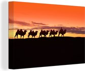 Canvas Schilderij Karavaan reist in de Gobi woestijn - 120x80 cm - Wanddecoratie
