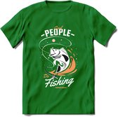 Cool People Do Fishing - Vissen T-Shirt | Oranje | Grappig Verjaardag Vis Hobby Cadeau Shirt | Dames - Heren - Unisex | Tshirt Hengelsport Kleding Kado - Donker Groen - XL