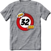 32 Jaar Hoera Verkeersbord T-Shirt | Grappig Verjaardag Cadeau | Dames - Heren | - Donker Grijs - Gemaleerd - 3XL