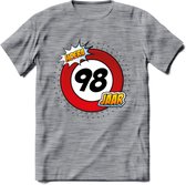98 Jaar Hoera Verkeersbord T-Shirt | Grappig Verjaardag Cadeau | Dames - Heren | - Donker Grijs - Gemaleerd - XXL