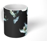 Mok - Eucalyptustakken op een donkere achtergrond - 350 ML - Beker