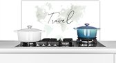 Spatscherm keuken 90x45 cm - Kookplaat achterwand Wereldkaart - Travel - Quotes - Muurbeschermer - Spatwand fornuis - Hoogwaardig aluminium