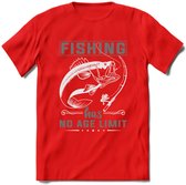 Fishing Has No Age Limit - Vissen T-Shirt | Grijs | Grappig Verjaardag Vis Hobby Cadeau Shirt | Dames - Heren - Unisex | Tshirt Hengelsport Kleding Kado - Rood - M
