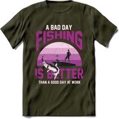 A Bad Day Fishing - Vissen T-Shirt | Roze | Grappig Verjaardag Vis Hobby Cadeau Shirt | Dames - Heren - Unisex | Tshirt Hengelsport Kleding Kado - Leger Groen - M