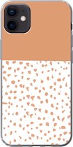 Geschikt voor iPhone 12 mini hoesje - Stippen - Oranje - Wit - Siliconen Telefoonhoesje