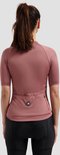 Achterkant roze damesfietsshirt met korte mouwen, drievoudige zak en elastische zoom.