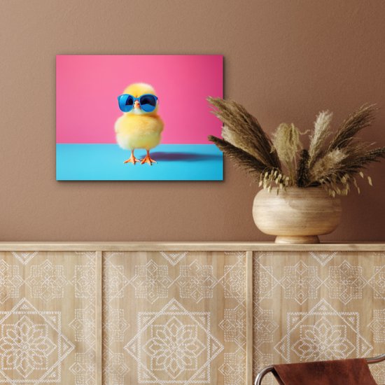 Aluminium schilderij 40x30 cm - Wanddecoratie metaal - Kuiken - Zonnebril - Blauw - Metalen muurdecoratie woonkamer - Decoratie industrieel - Foto op dibond - Industriële accessoires slaapkamer