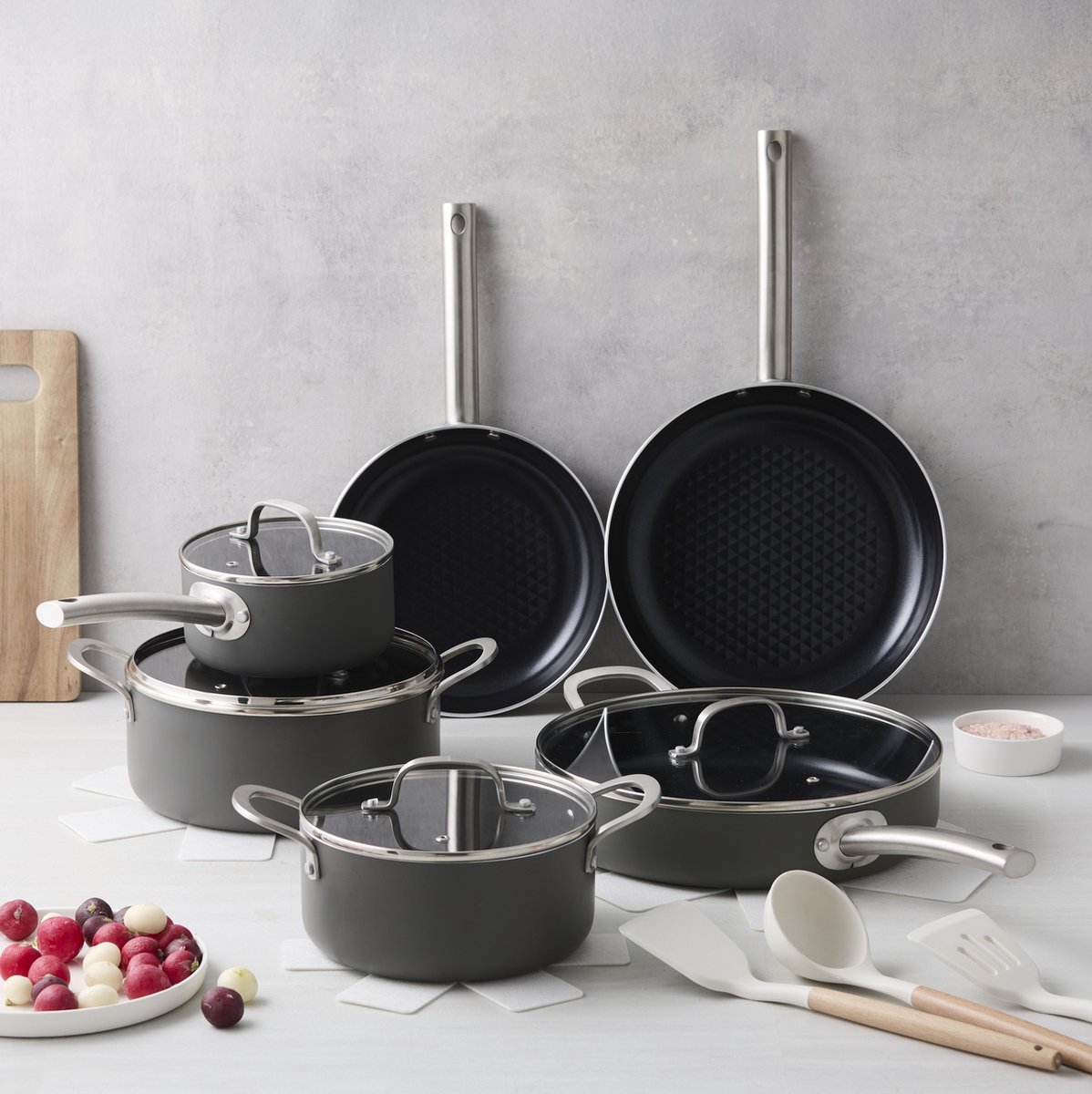 ISENVI Murray Chef Maison Pannenset 15 Delig - RVS grepen - Antraciet - Keramisch - 100% PFAS, PTFE vrij - 100% duurzaam - Unieke Antiaanbaklaag - Non-stick bodem - Vaatwasbestendig - Geschikt voor alle warmtebronnen inclusief inductie