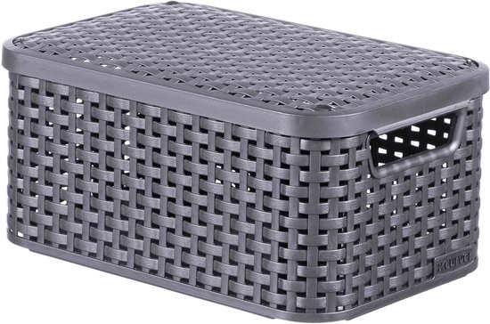 Panier gris avec couvercle et poignées. Le panier a une structure tressée.