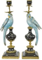 UNE PAIRE DE BOUGEOIRS PERROQUET EN PORCELAINE MONTÉS EN BRONZE